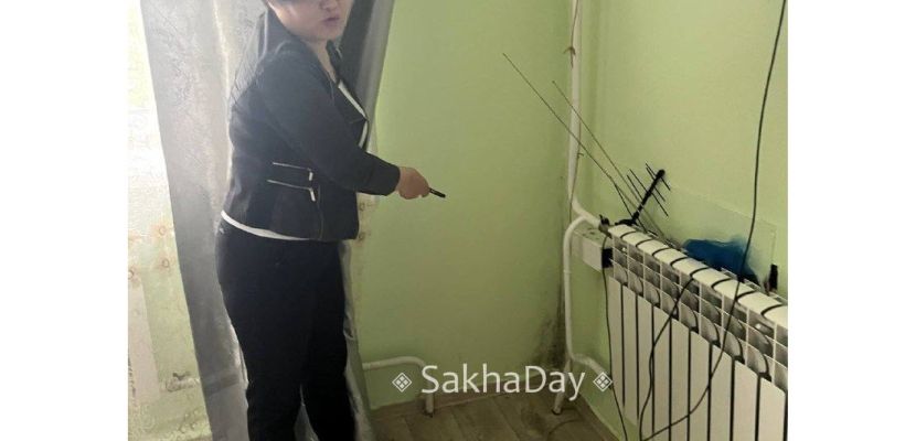 В Якутске "кошкин дом" покрылся черной плесенью