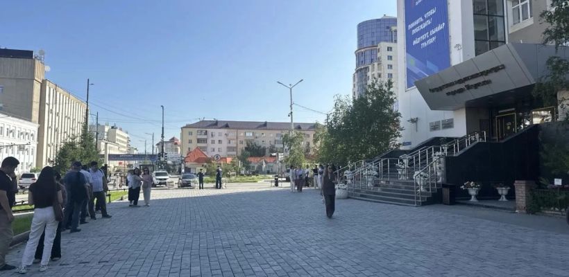 Из-за сообщения о минировании эвакуировали мэрию Якутска