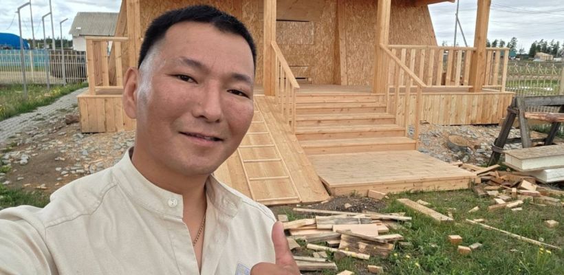 Виталий Очиров строит «Үтүө балаҕан» в селе Хара: «Я благодарен этой земле за мою Веронику!»