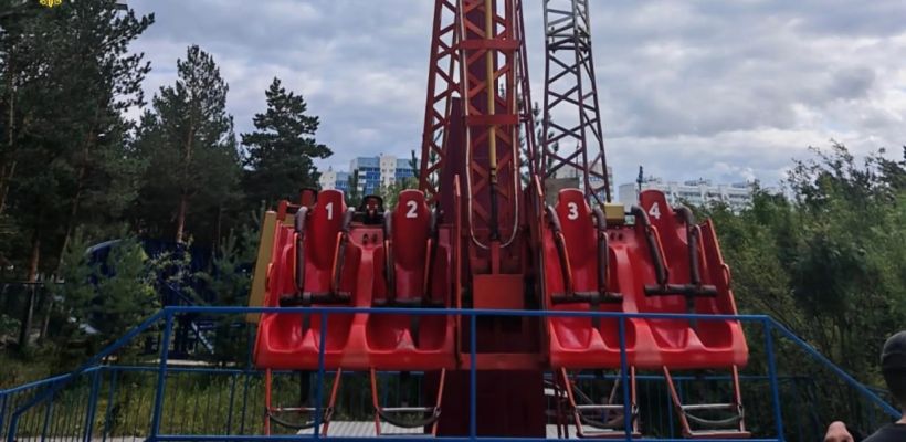 В Парке культуры и отдыха Якутска девушка выпала из аттракциона