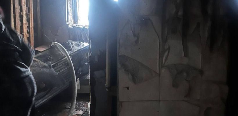"В ДЖО дверь перед нами закрыли, никто по контактным телефонам не отвечает", - после пожара жители ТЮЗа остались одни