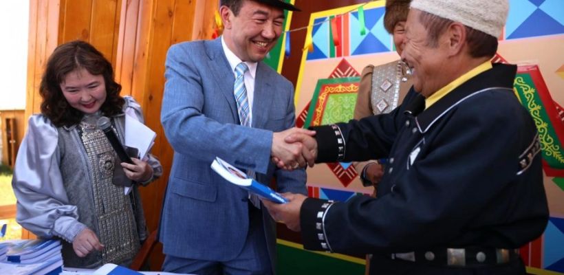 Подарок Айсену Николаеву повис грузом на балансе типографии