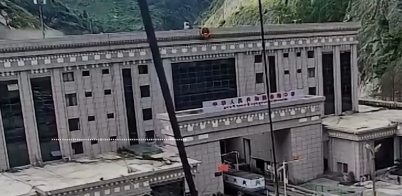 Владелец музыкальной школы из Якутска пропал после оползня на границе Непала и Китая