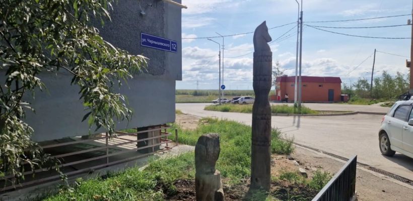 В Якутске установили "украденные" сэргэ