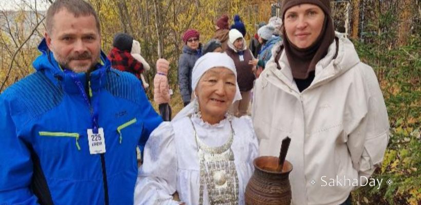"Дух местности оградил": Туристы на Ленских столбах объяснили, почему пошли дальше, увидев следы медведя