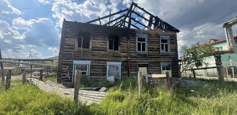 В Якутске девушка подожгла лестницу в доме, погибли подросток и ее мать
