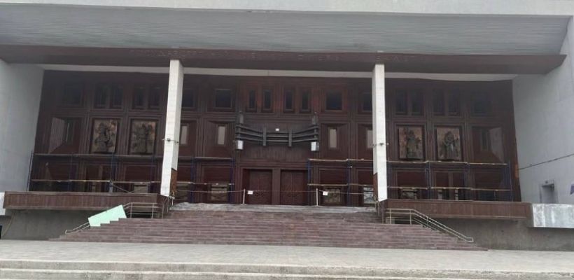 Театр оперы и балета в Якутске потемнел. Директор рассказал о ремонте здания