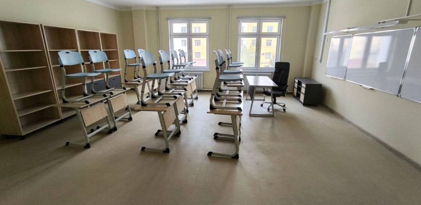 «Все зависит от директора школы». Начальник управления образования Якутска прокомментировал ситуацию вокруг школы №1