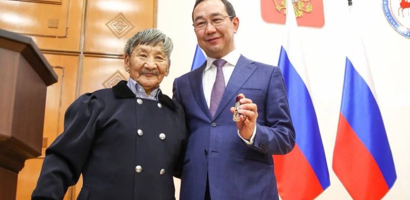 Президент России наградил медалью «За труды в культуре и искусстве» народного мастера Бориса Фёдоровича Неустроева – Мандар Уус