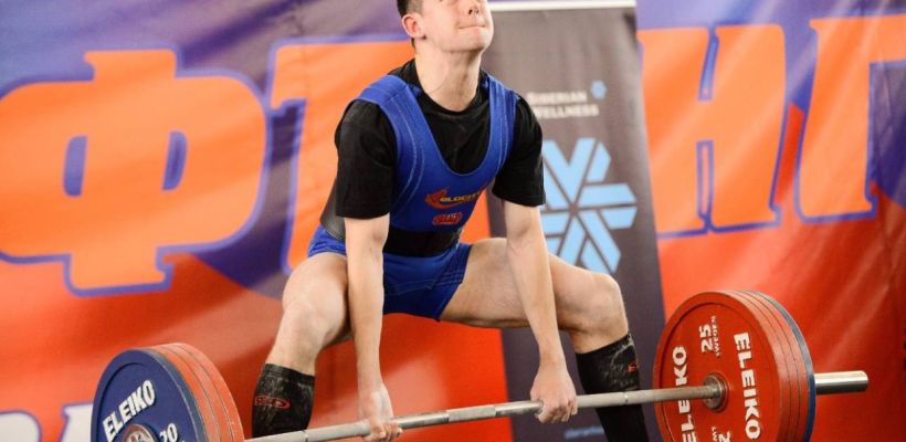 Якутский пауэрлифтер выполнил норматив мастера спорта России в 17 лет