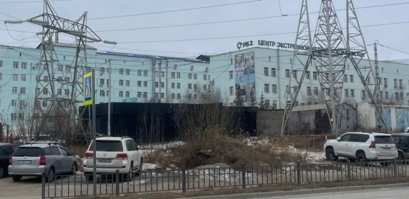 «Бригады не обязаны разуваться» — главврач скорой помощи Якутска о новой приемной, ложных вызовах и нехватке врачей