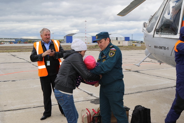 Спасательная операция по эвакуации пассажиров с теплохода «Степан Аржаков» успешно завершена