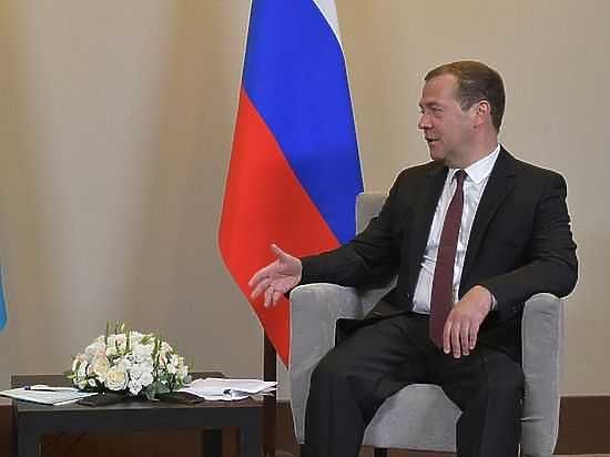 «Просьба не рассказывать о трудностях»: Медведев выдал новую громкую цитату