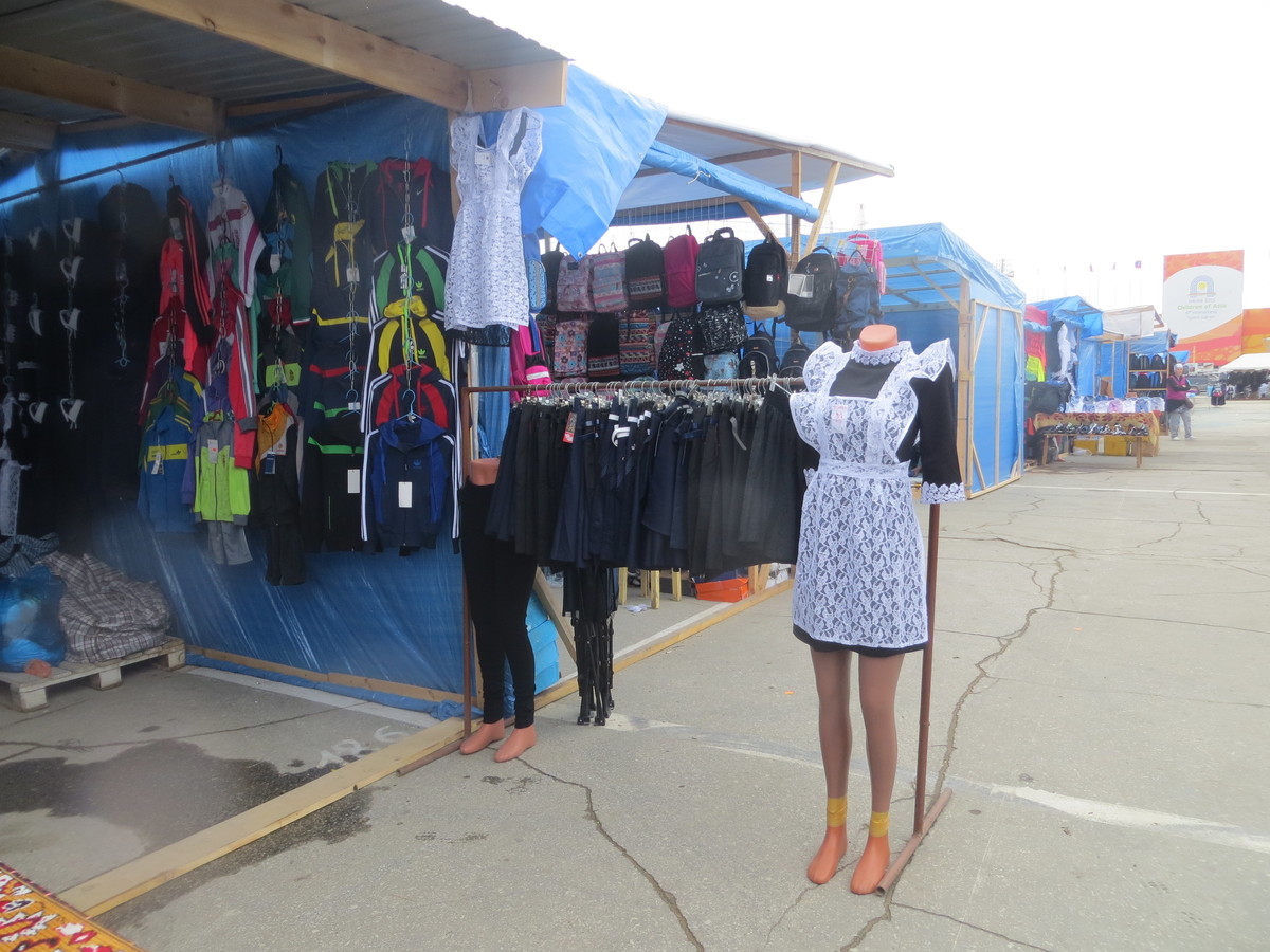 "Школьный базар" vs магазины