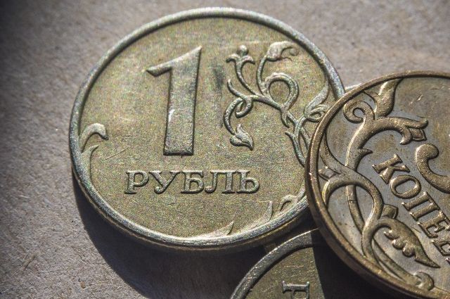 СМИ: аналитики к концу года ждут падения рубля