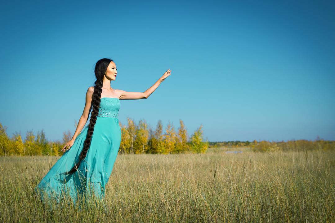 Якутянка, участвующая в конкурсе "Русская коса", вырвалась на первое место