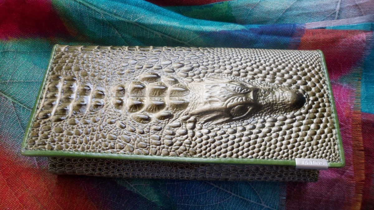 В Якутске злоумышленница украла кошелек с кассы