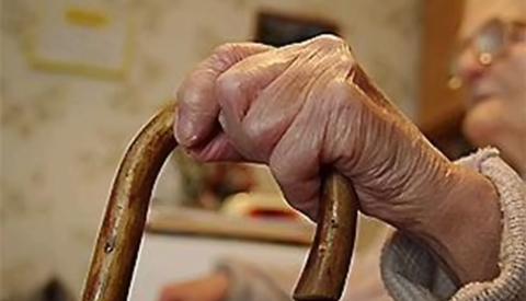 62-летняя пенсионерка украла из квартиры в Нерюнгри фен, утюг и телевизор