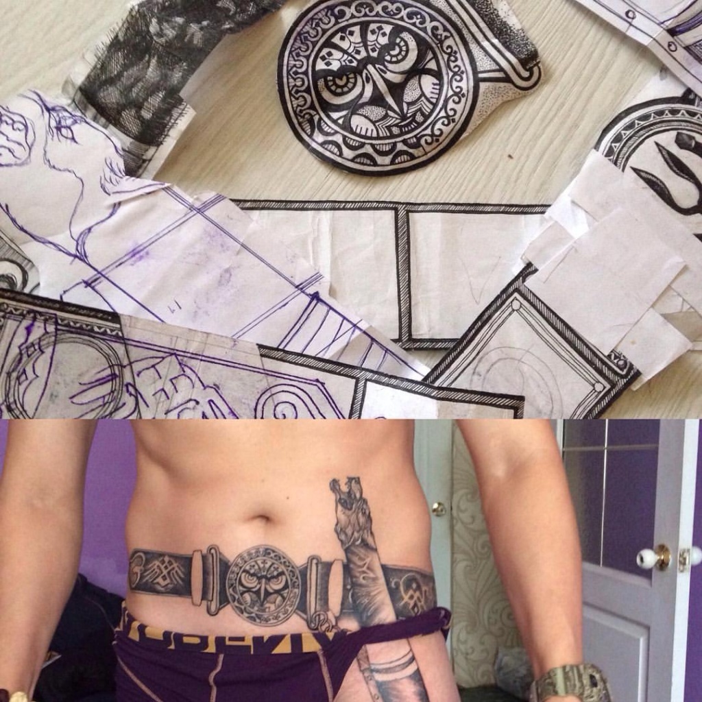 Якутянин наколол на теле национальный ремень и нож