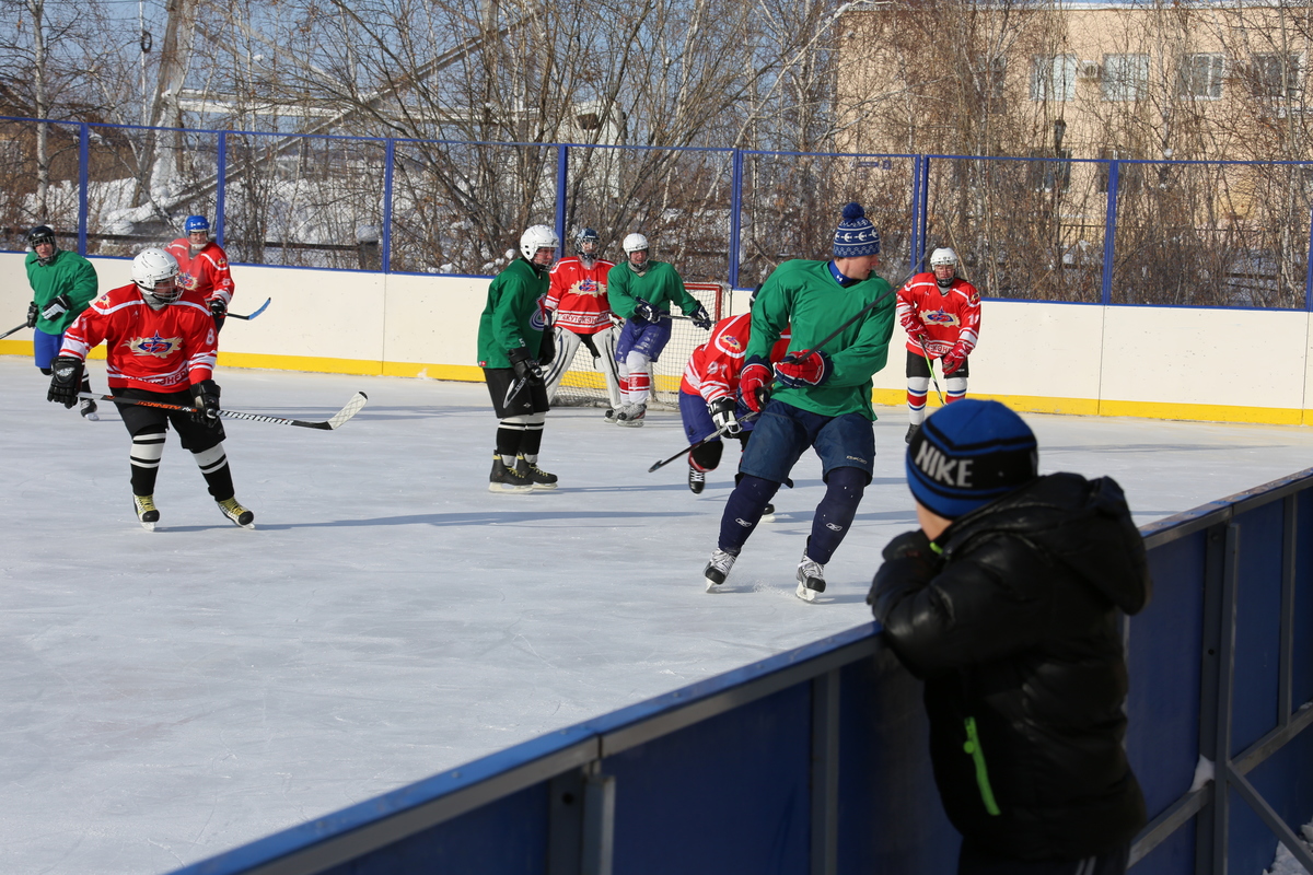 В Якутске открылся каток