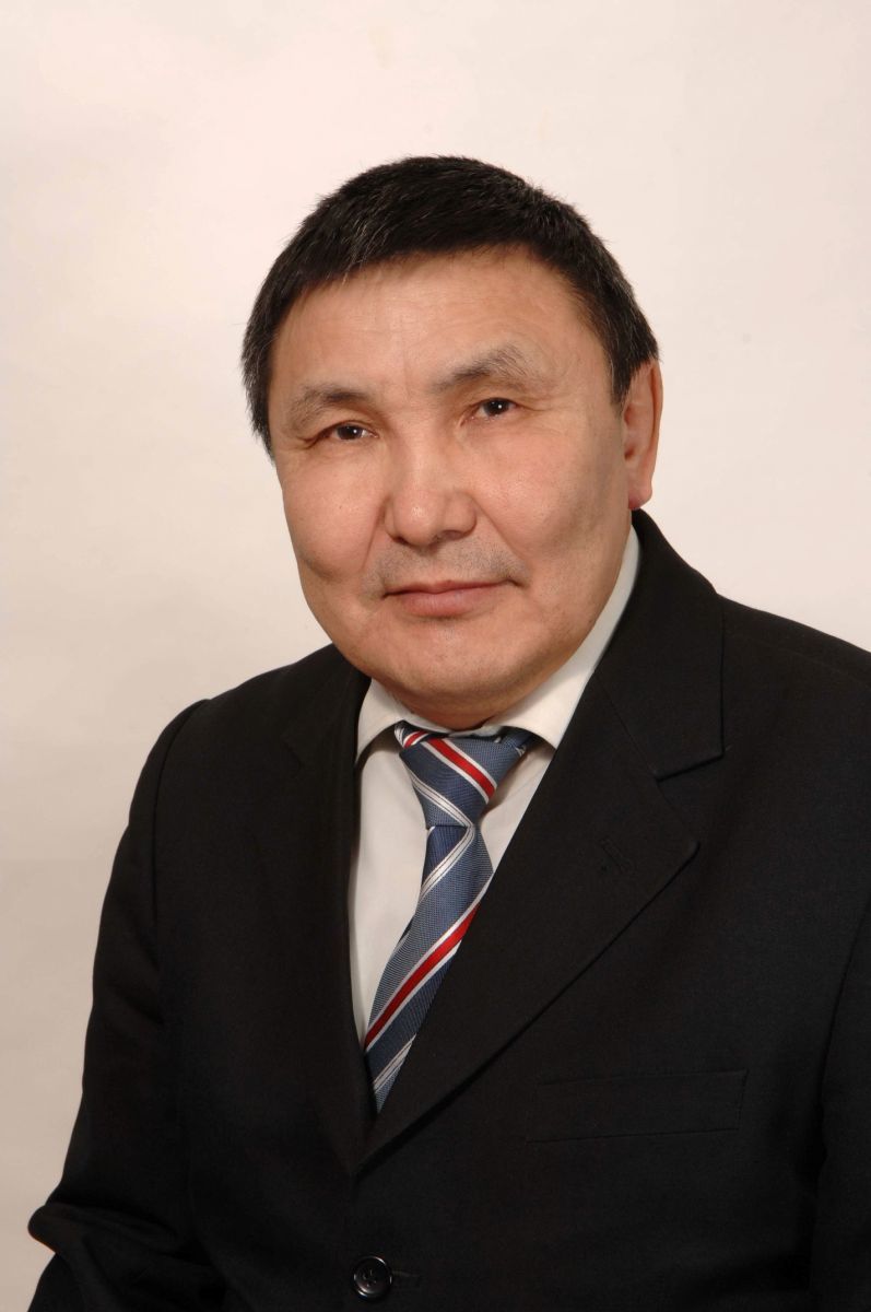 В Якутии госпремия в области педагогики за 2016 год присуждена Ивану Шамаеву