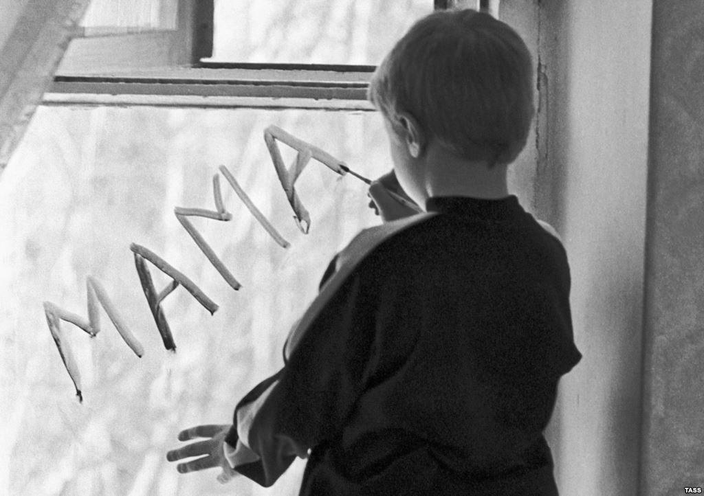 В Олекминске мать обвиняется в жестоком обращении с ребенком, приведшем к его смерти