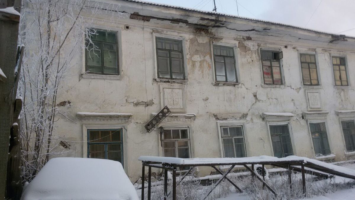 Недопереселили. «Нам ждать очередного приезда Цицина?», - спрашивают жильцы аварийного дома в Якутске