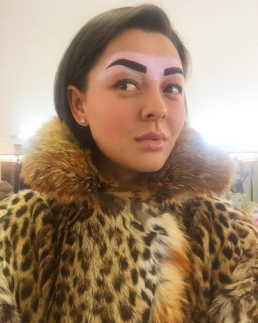 Звезда "Comedy Club" Марина Кравец нарисовала "якутские брови"