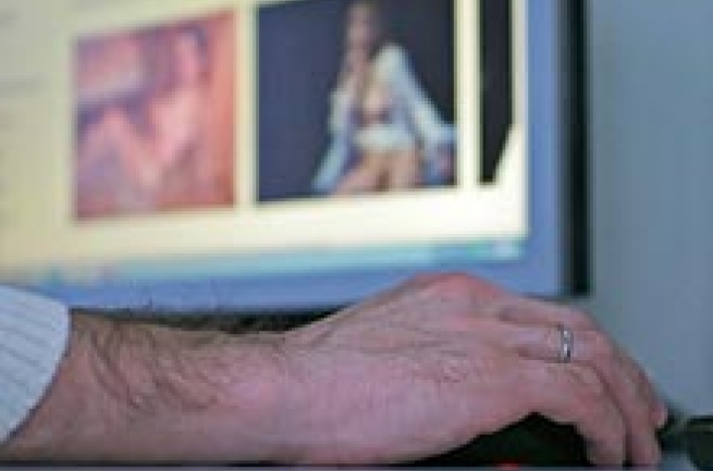 Чиновник в Якутске замечен в распространении порно