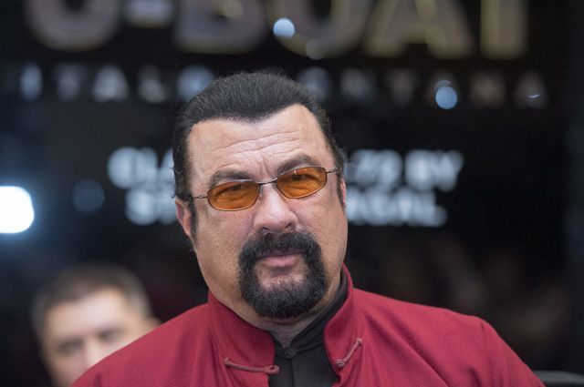 Сигал поблагодарил за гражданство РФ и напомнил, что его отец был русским