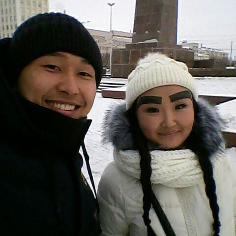 Девушка с бровями вернулась на Столичный рынок