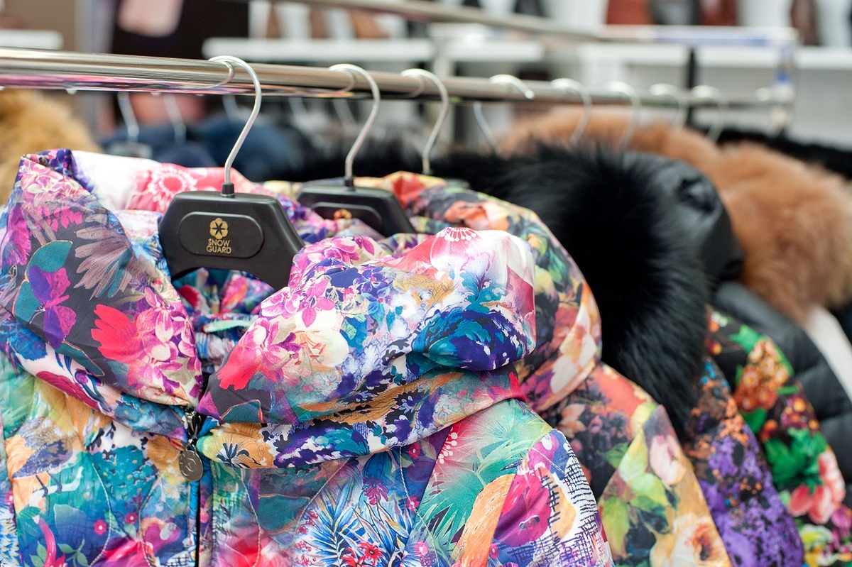 В  Якутске женщина похитила детский пуховик в гардеробе