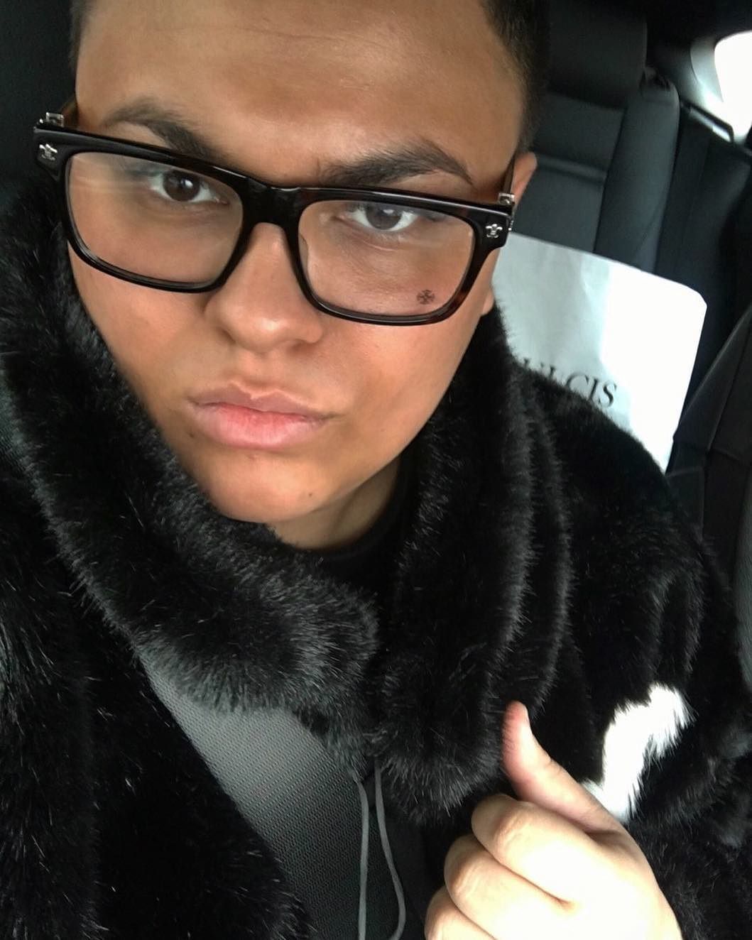 Якутские следователи ждут стилиста Дениса Подшивалова