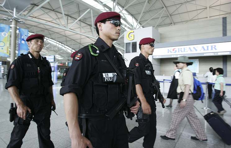 В аэропорту Сеула задержаны 24 россиянина