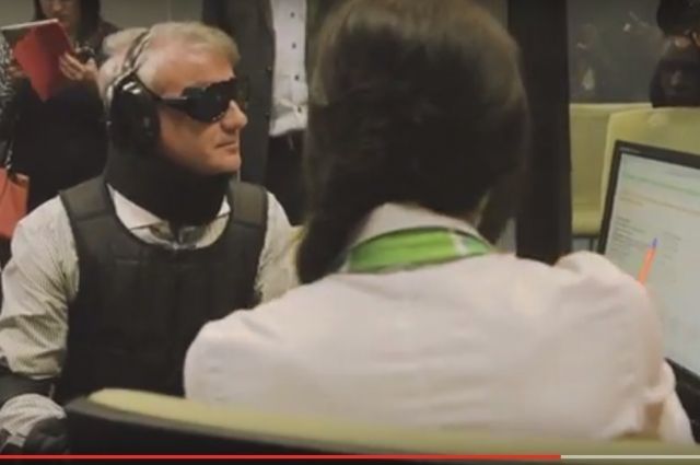 Появилось видео попытки Грефа оформить кредит в «костюме инвалида»