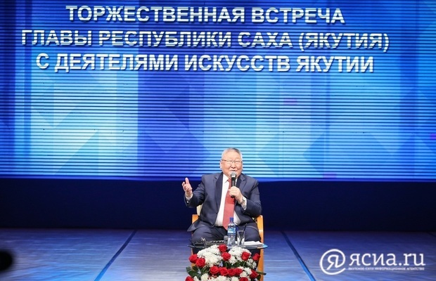 На встрече с деятелями искусств республики Егор Борисов сообщил о строительстве большого театра