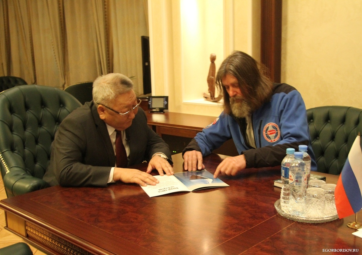 Егор Борисов поздравил с юбилеем Федора Конюхова