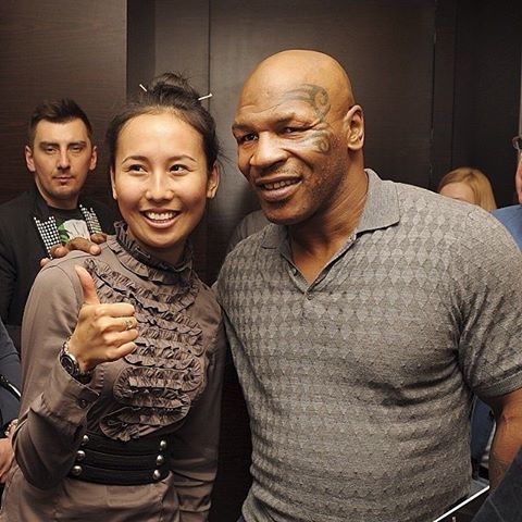 Фотовзгляд: Зарина из Якутии с Майком Тайсоном