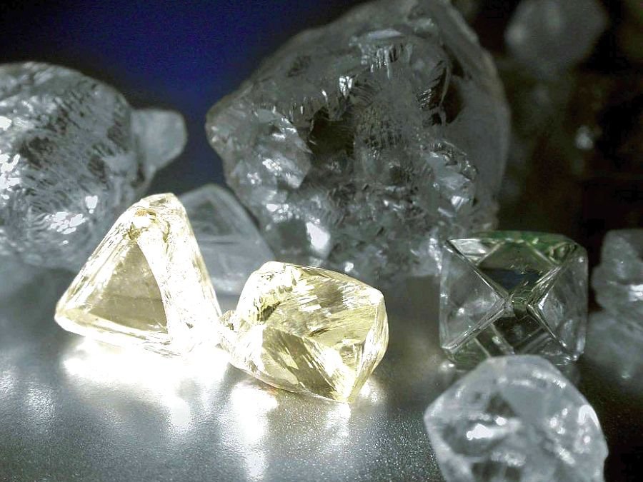 Компания «Алроса» сократила добычу алмазов, но нарастила их продажи