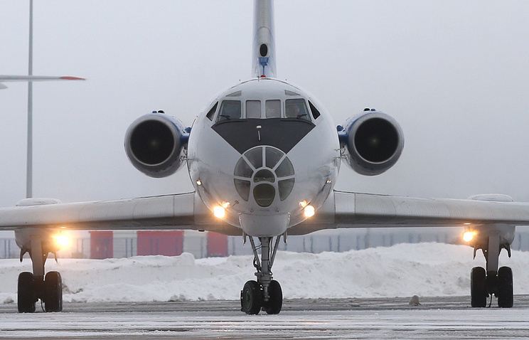 Самолет Ту-134 совершил вынужденную посадку в Якутии из-за сигнала об отказе двигателя