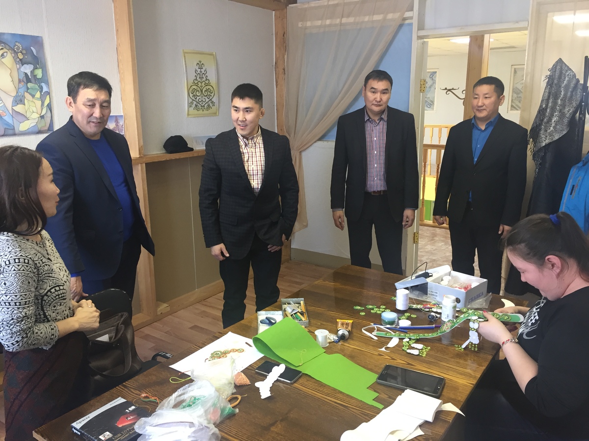 Антон Сафронов встретился с резидентами Намского бизнес-инкубатора