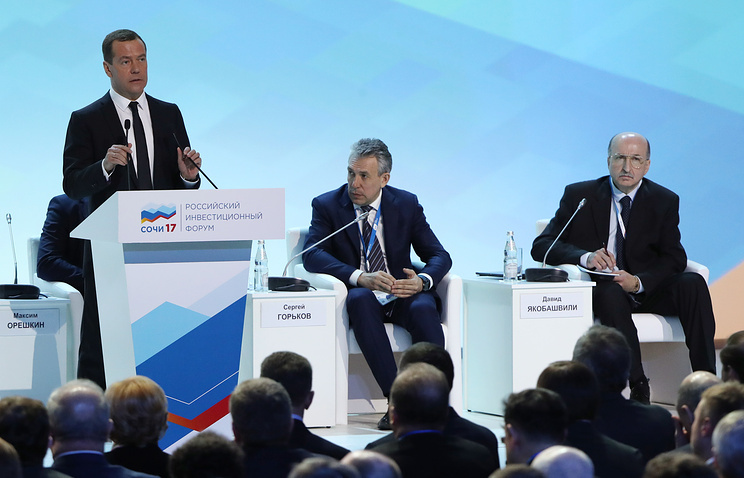 Медведев обсудит с губернаторами межбюджетную политику и развитие экономики регионов