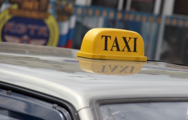 В Якутске девушка угнала авто у таксиста