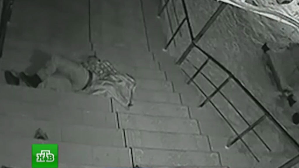 НТВ: Страшную смерть пациента на пороге якутского интерната сняла уличная камера (+видео)