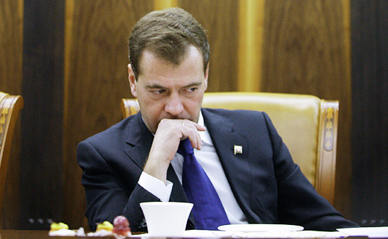 Путин рассказал министрам о болезни Медведева
