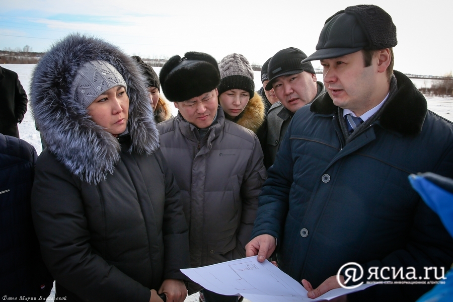 Евгений Чекин провел совещание по поводу конфликтной ситуации с хатасскими землями