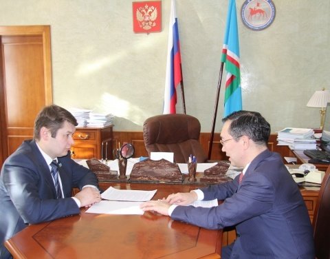 Евгений Чекин обсудил с Айсеном Николаевым актуальные вопросы столицы республики