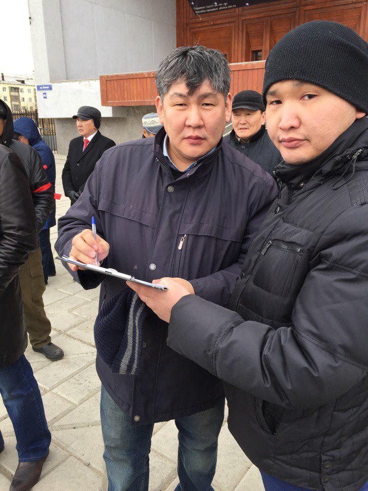 На "экологическом" митинге собрали более тысячи подписей против роста тарифов ЖКХ