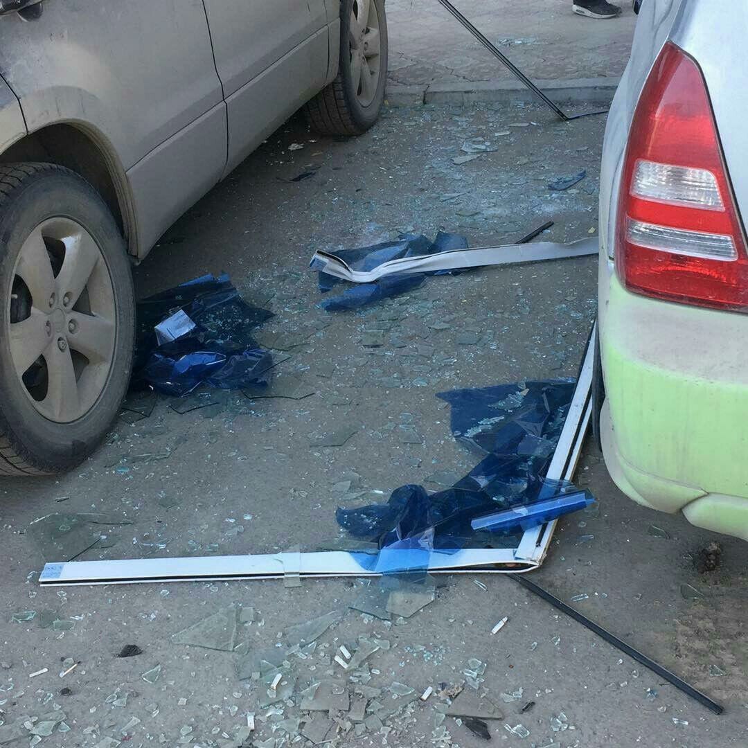 В Якутске с 12-го этажа упало балконное окно