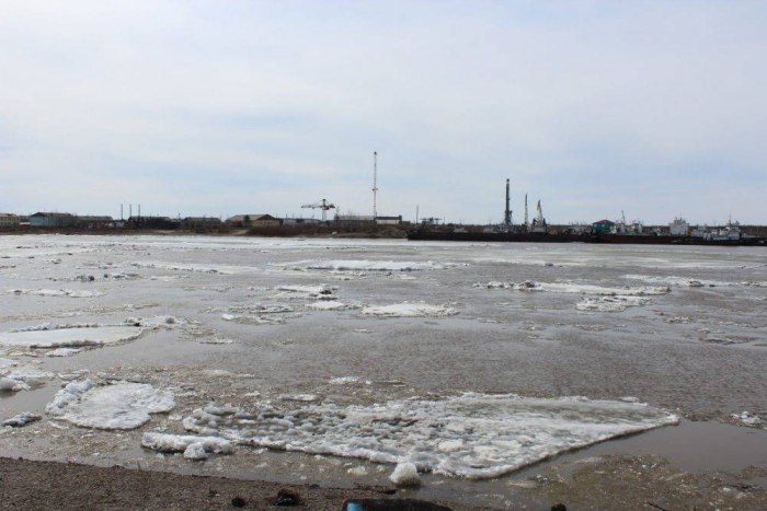 В Зырянке затоплена взлетная полоса